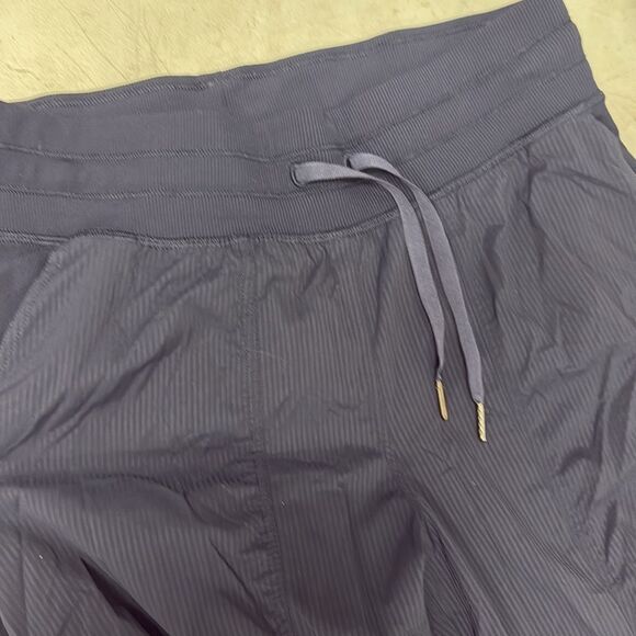 LULULEMON Navy Jogger Pants - Size 8 - Never Worn Drawstring Pant - Cuffed Ankle - Picture 2 of 3